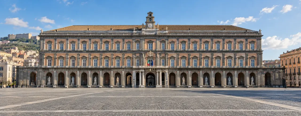 Palazzo Reale di Napoli visto da piazza del Plebiscito